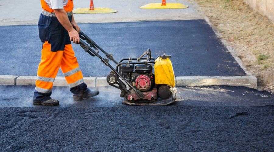 Professional gutter cleaning in Howardsville, VA